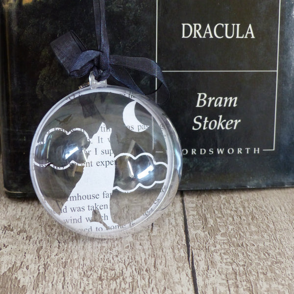Howling wolf bauble
