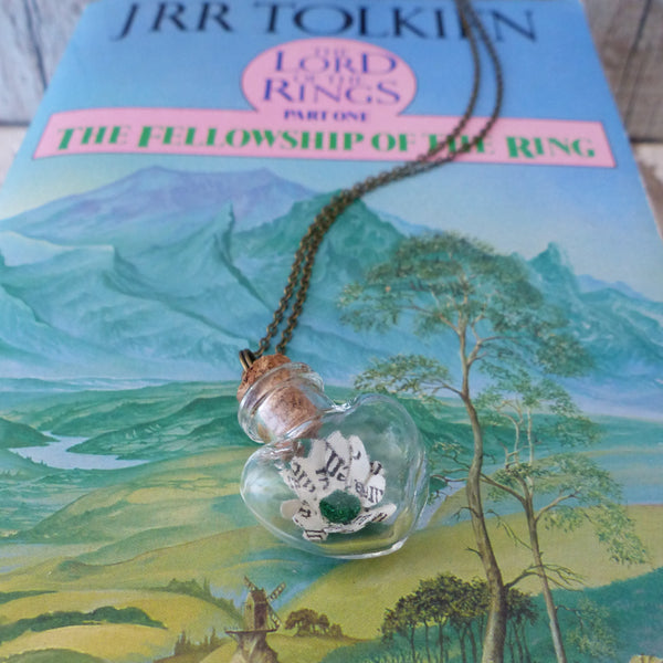 Book daisy necklace LOTR