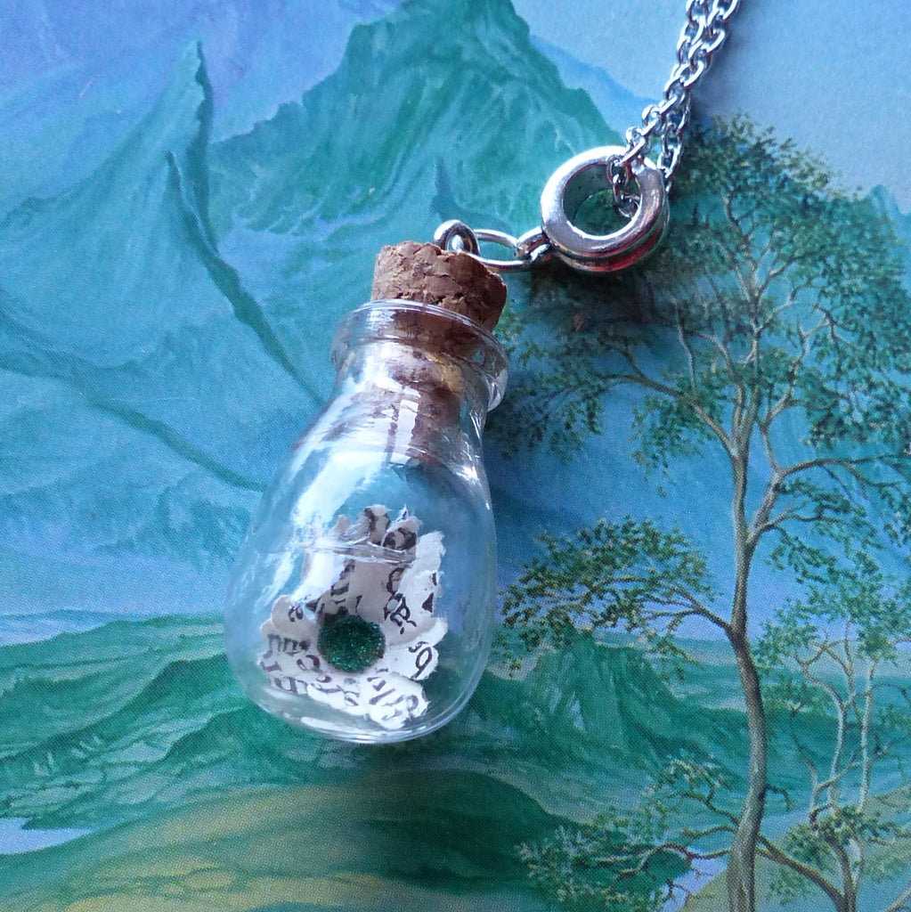 LOTR book page daisy necklace
