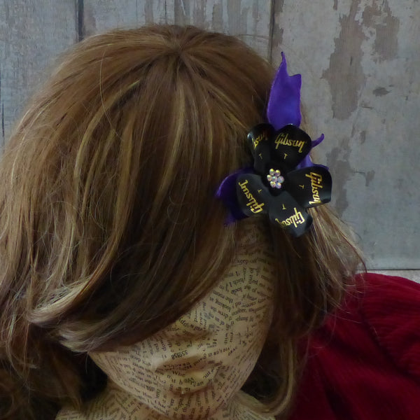 Guitar plectrum black and purple dual clip flower