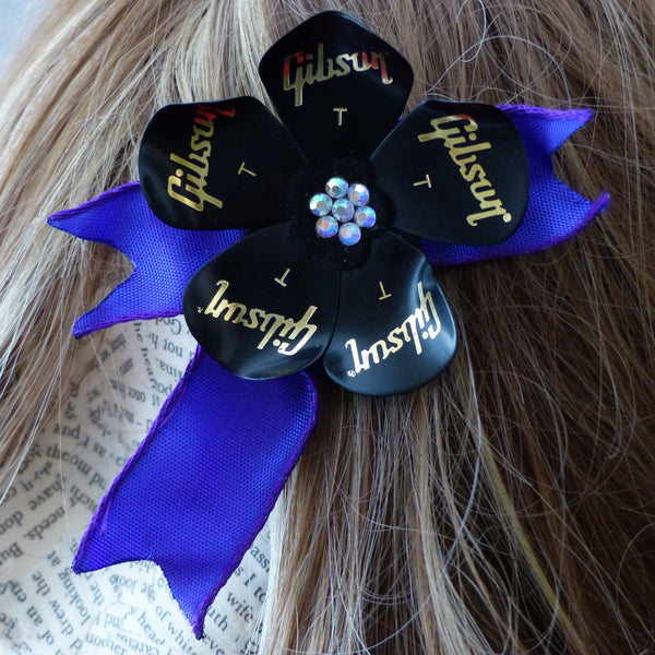 Guitar plectrum black and purple dual clip flower