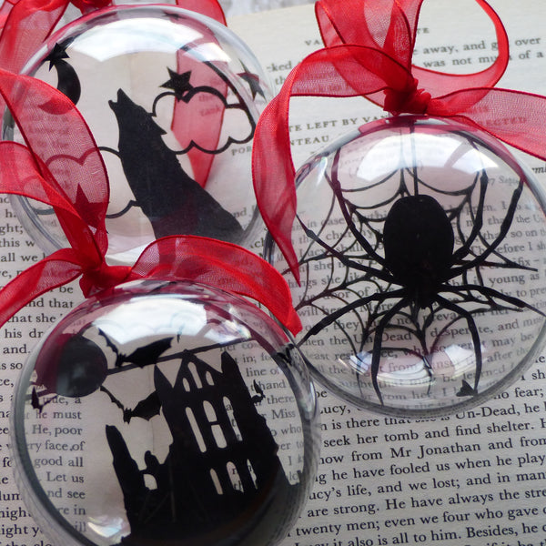 Howling wolf silhouette bauble